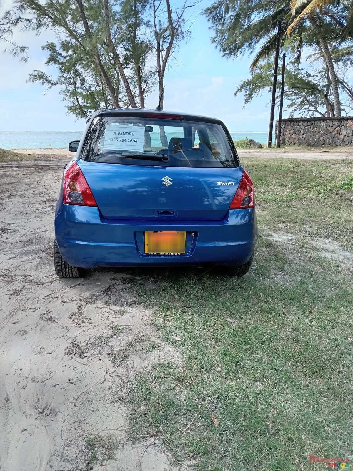 2010' Suzuki Swift photo #4