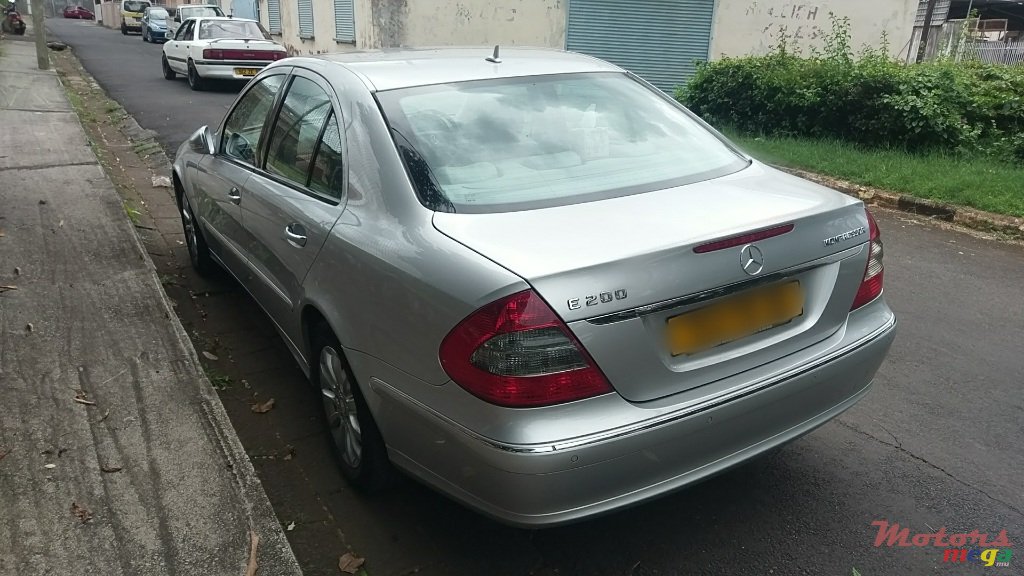 2008' Mercedes-Benz E-Class photo #2