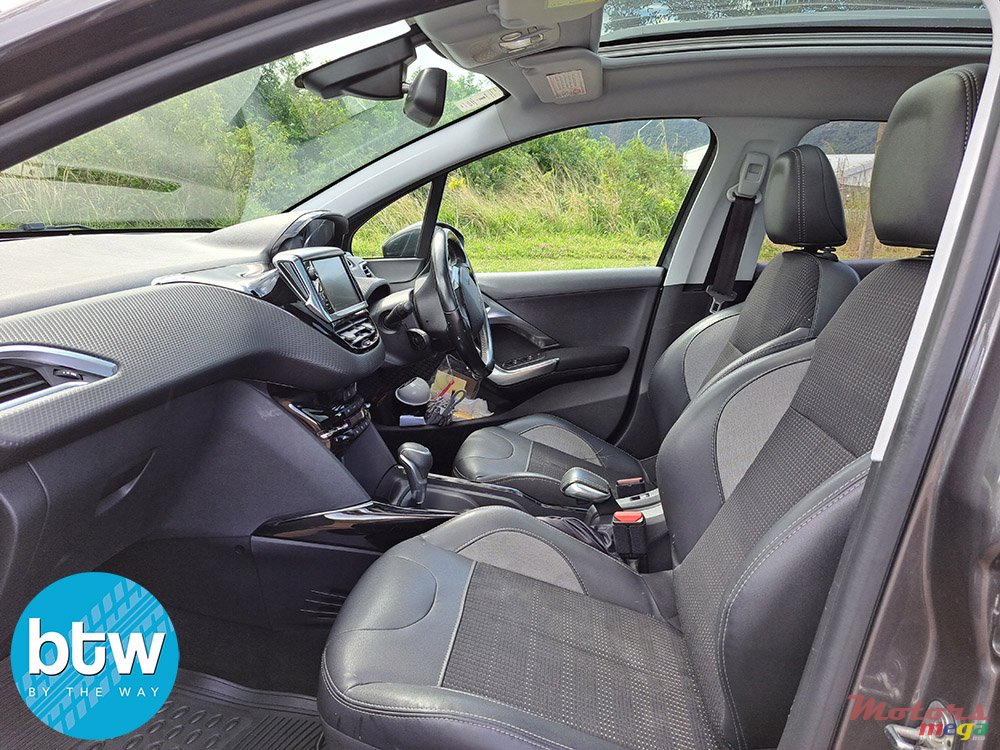 2019' Peugeot 2008 photo #5