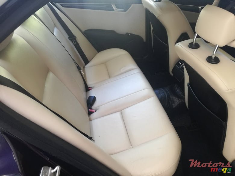 2008' Mercedes-Benz C-Class photo #3