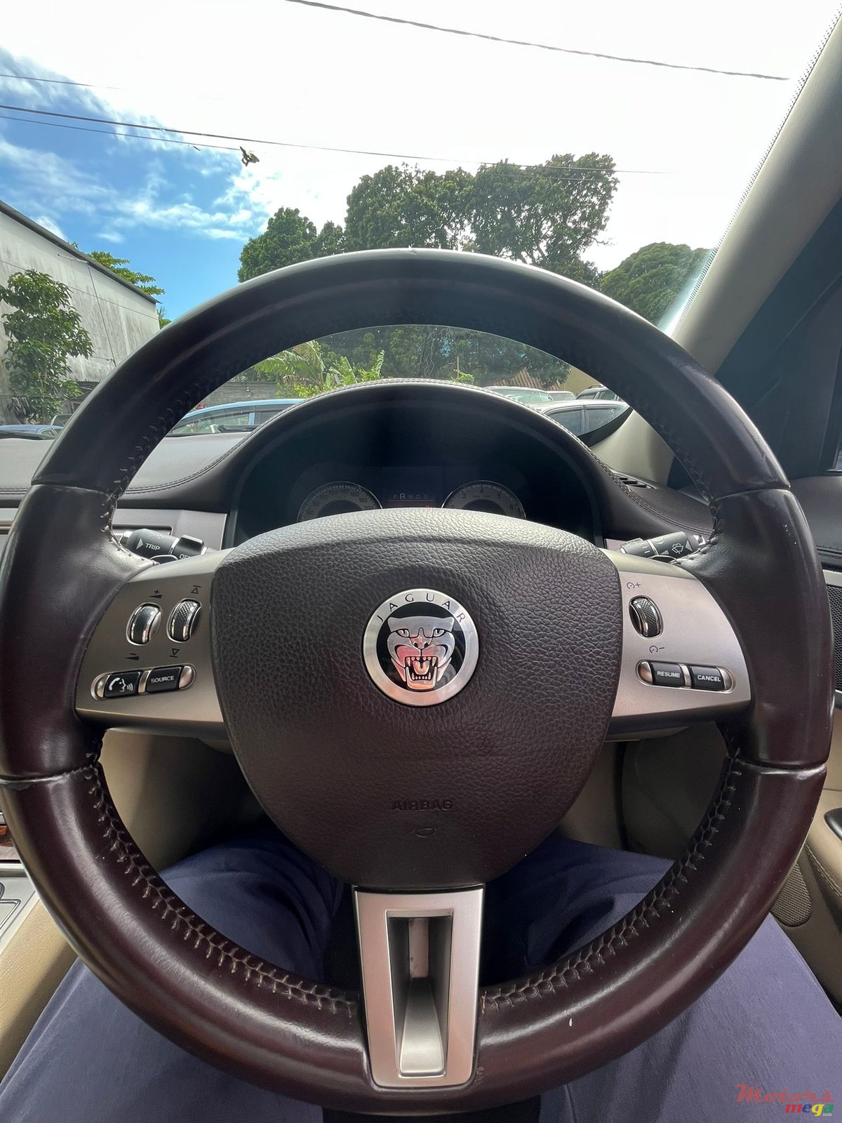 2010' Jaguar XF (X250) photo #2