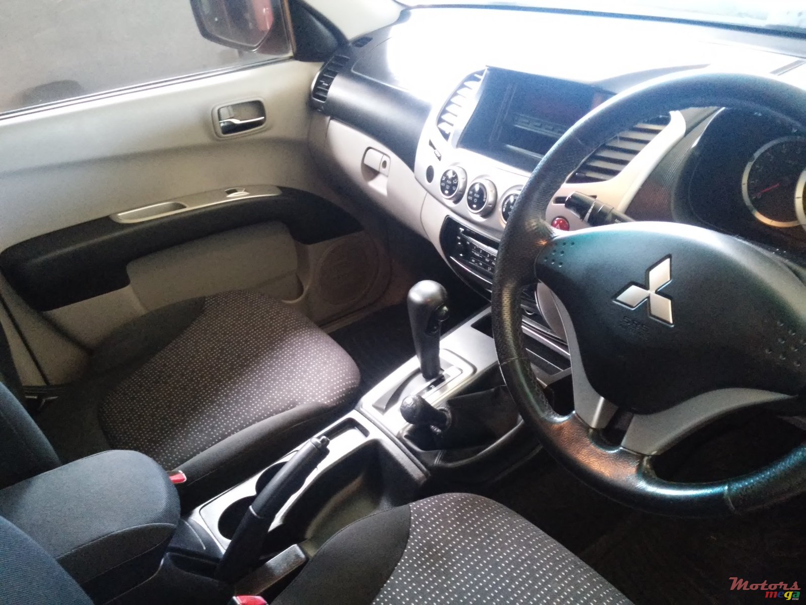 2010' Mitsubishi Triton Sportero 3200cc 4x4 Turbo photo #3