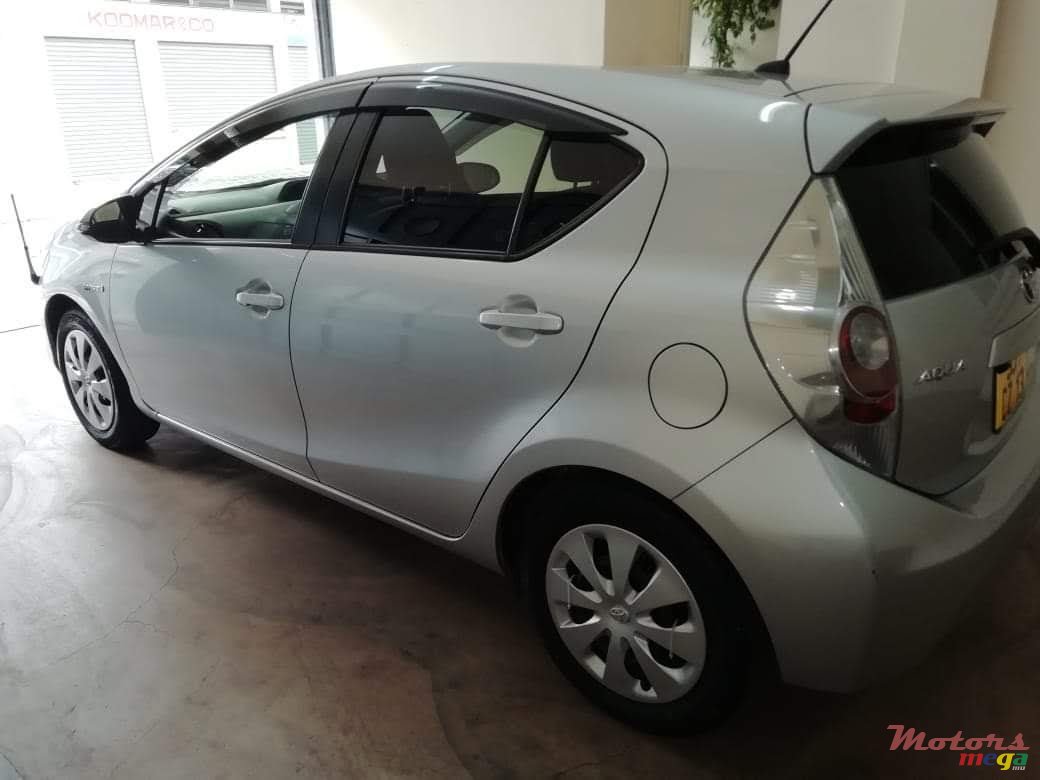 2013' Toyota Aqua photo #3