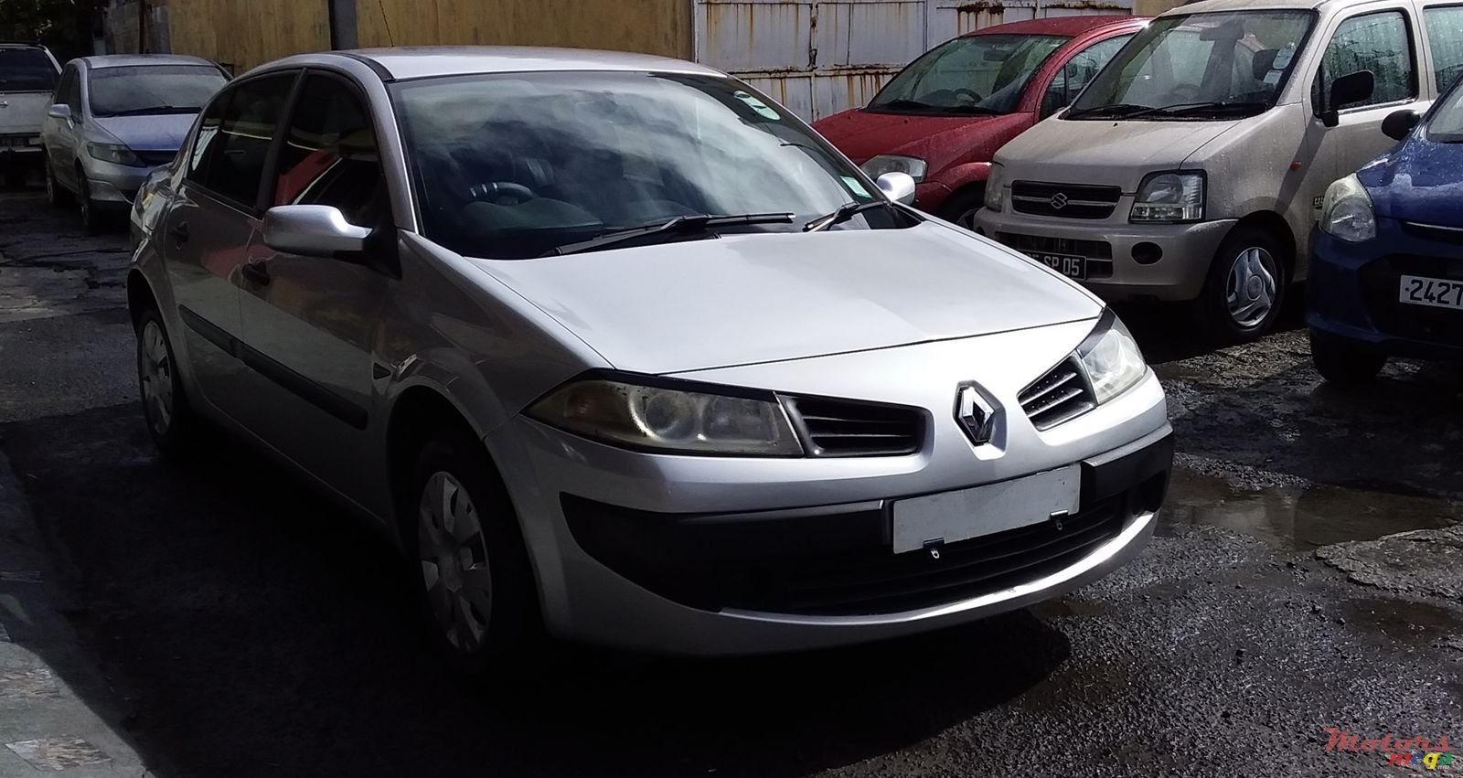 2008' Renault Megane photo #1