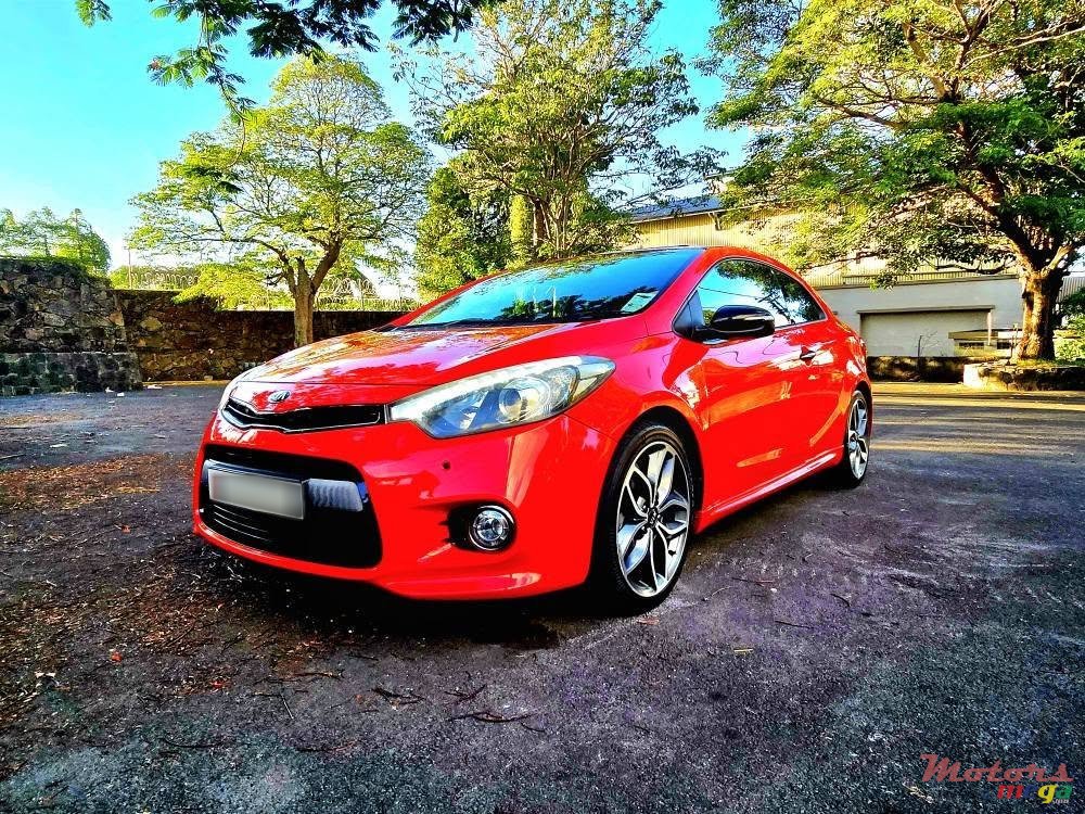 2015' Kia Cerato Coup photo #2
