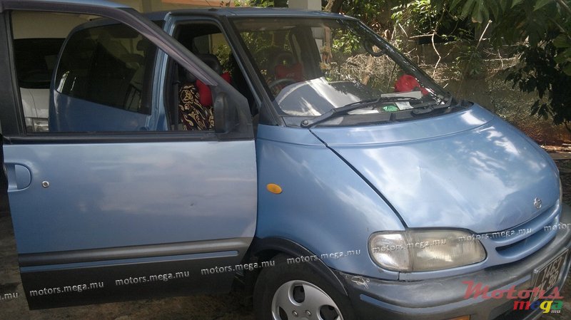 1998' Nissan Serena photo #1