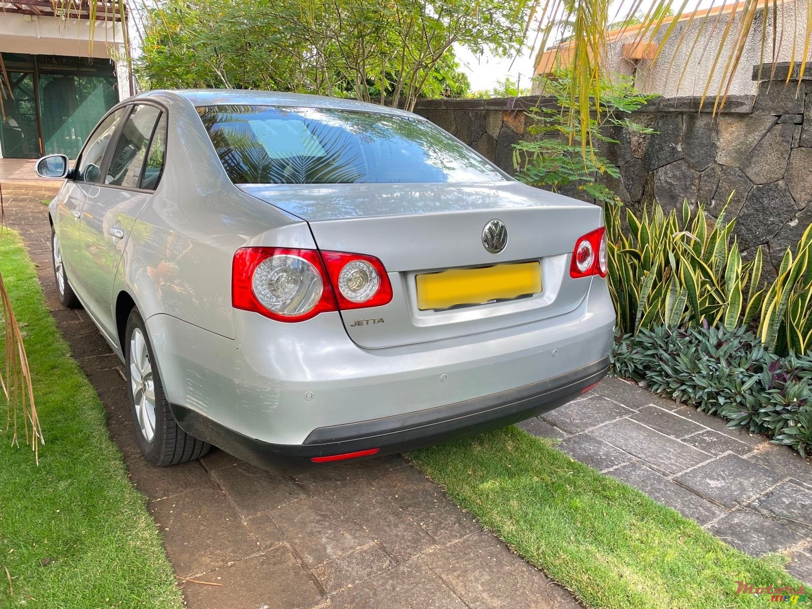 2011' Volkswagen Jetta photo #3