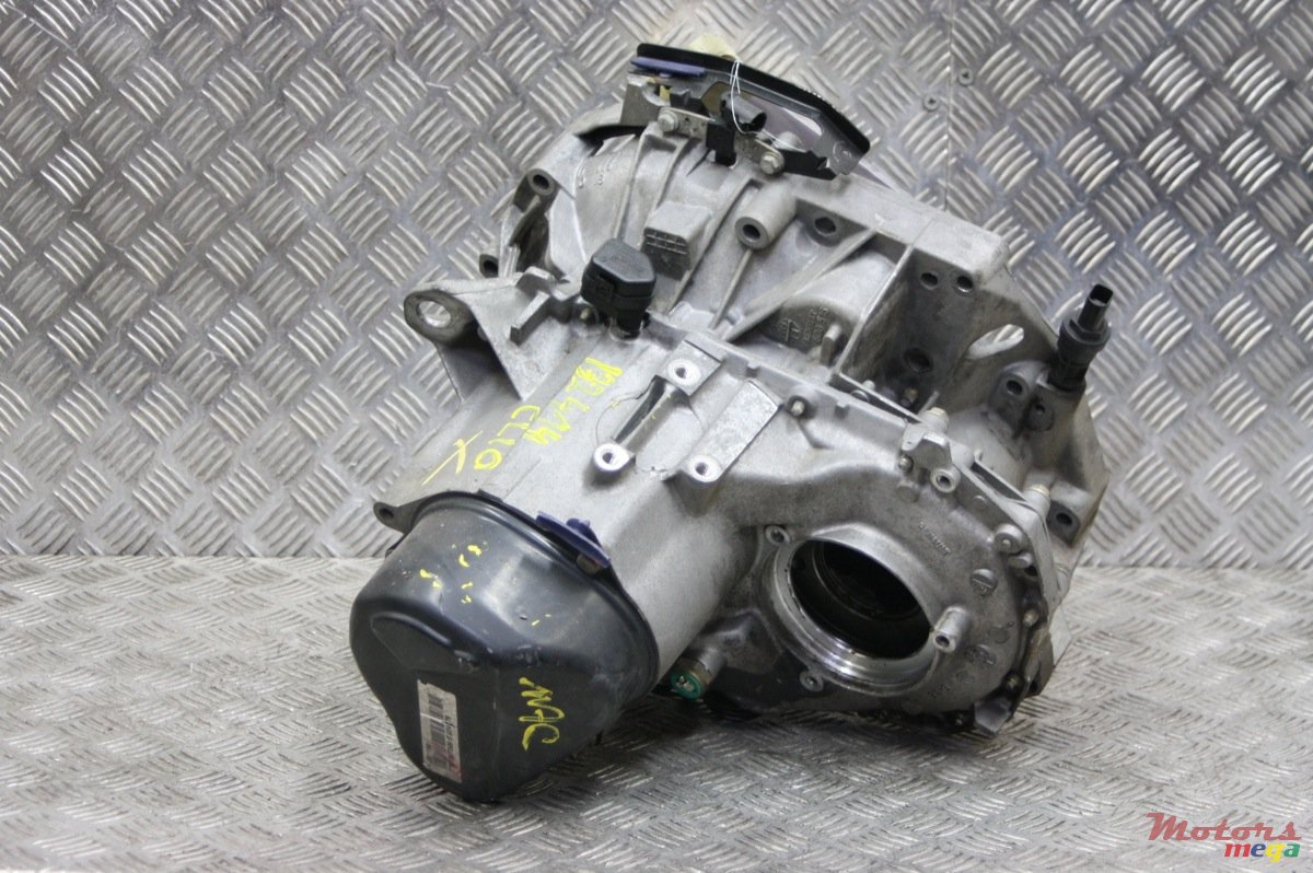 1994' Renault Clio photo #2