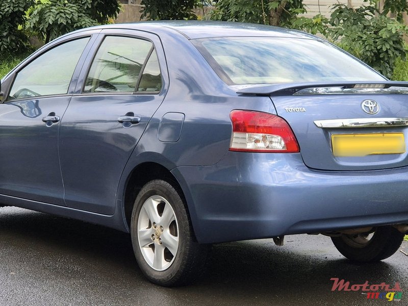 2008' Toyota Yaris photo #3