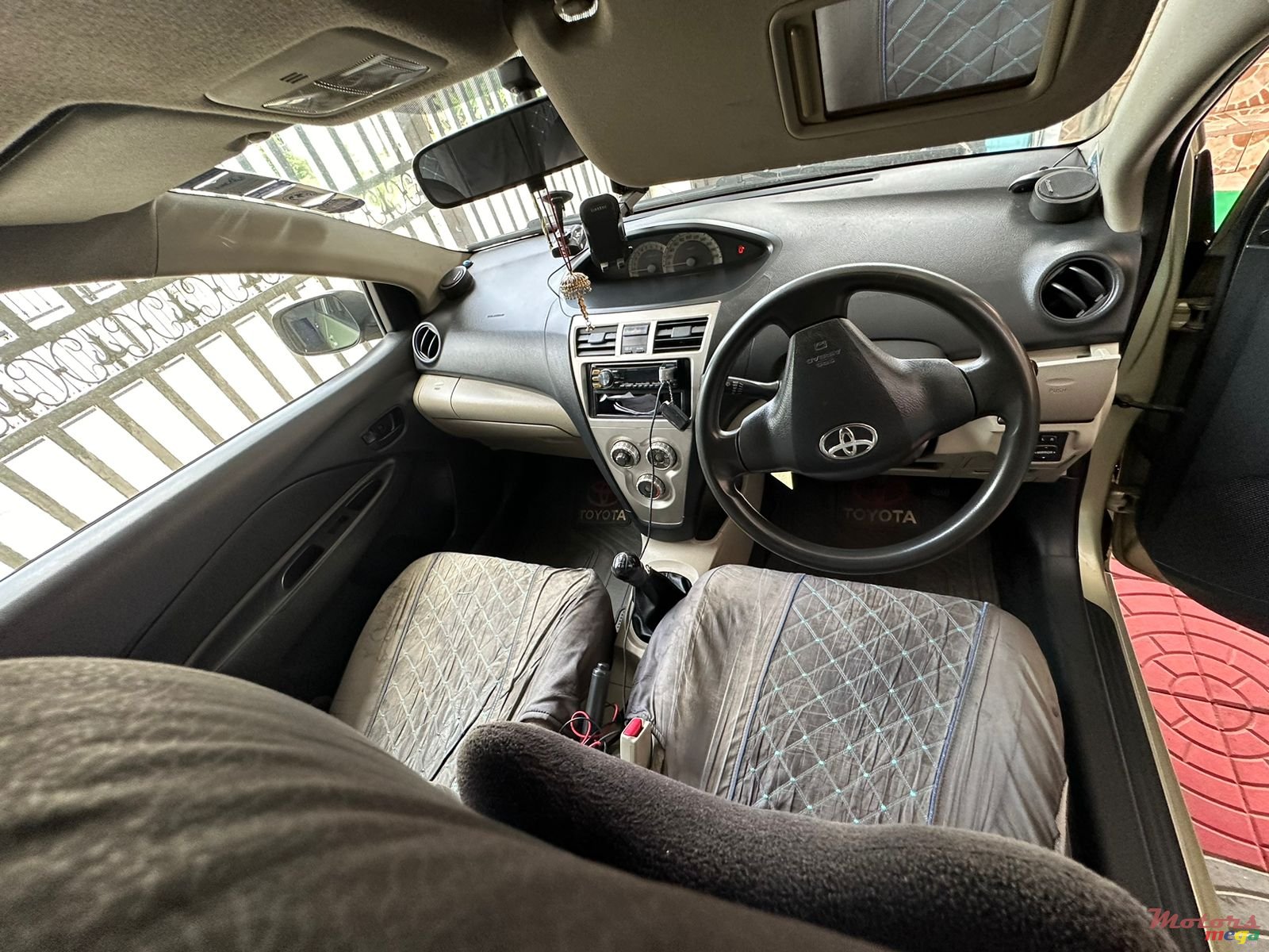 2008' Toyota Yaris photo #3