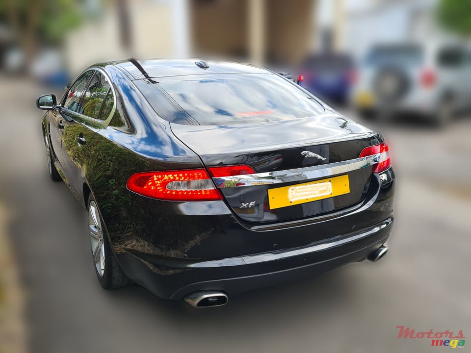 2010' Jaguar XF photo #3