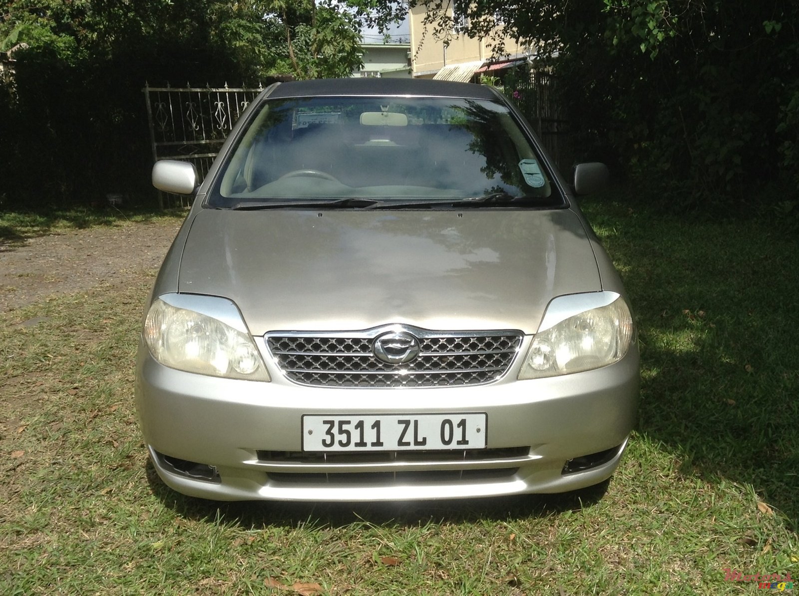 2002' Toyota Corolla photo #1