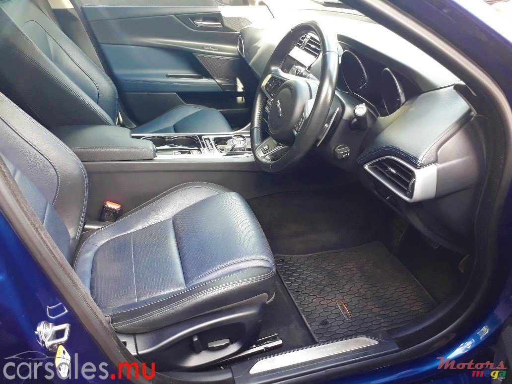 2016' Jaguar XE 25t R-sport photo #5