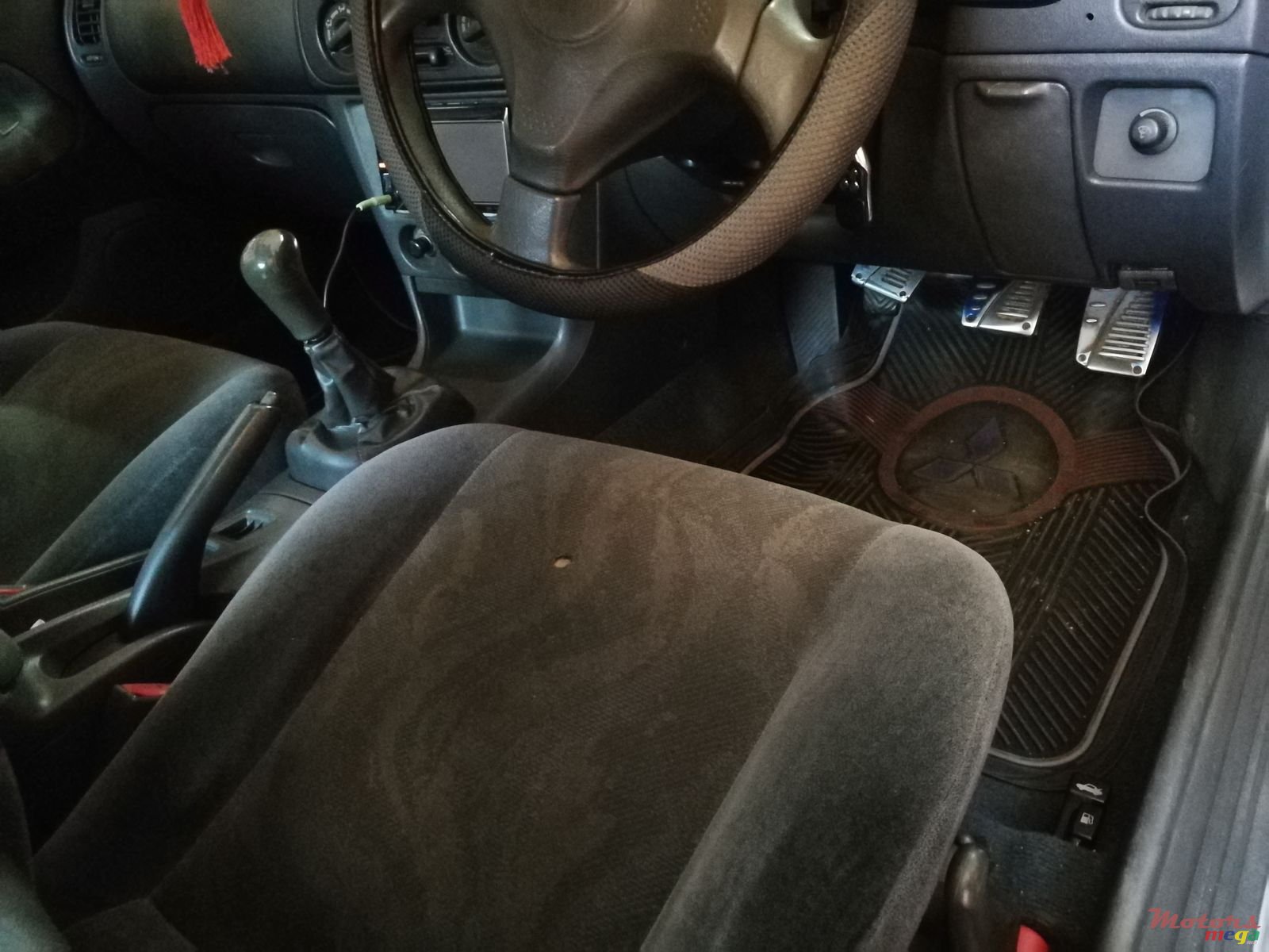 2000' Mitsubishi Lancer photo #7