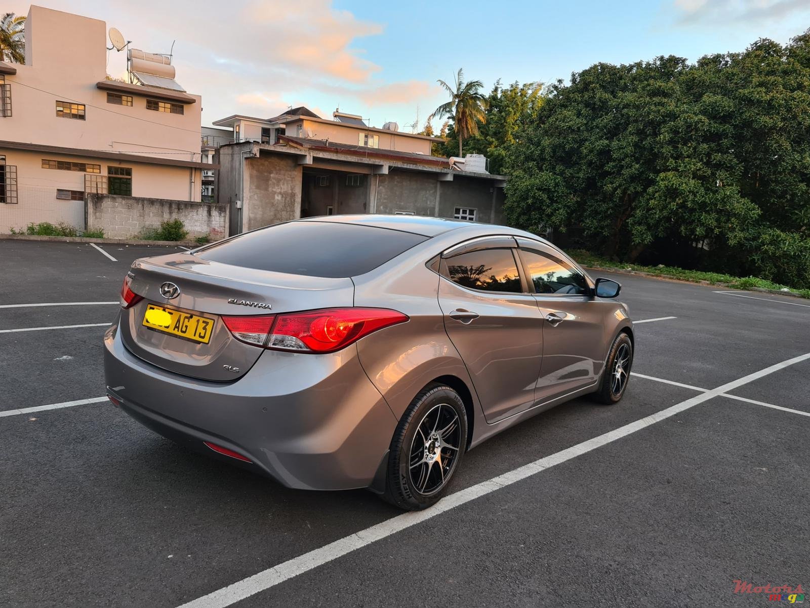 2013' Hyundai Elantra Automatic photo #4
