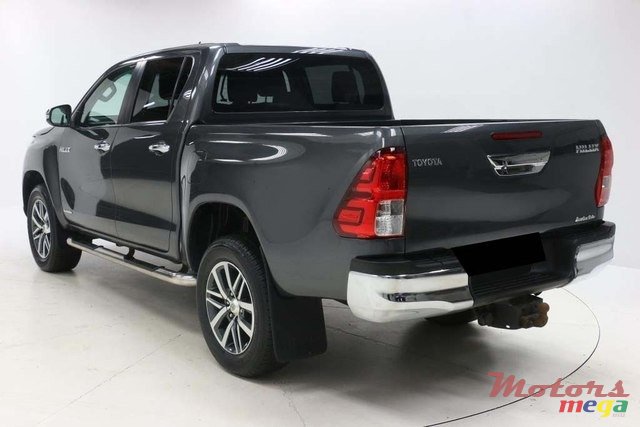 2017' Toyota Hilux photo #2