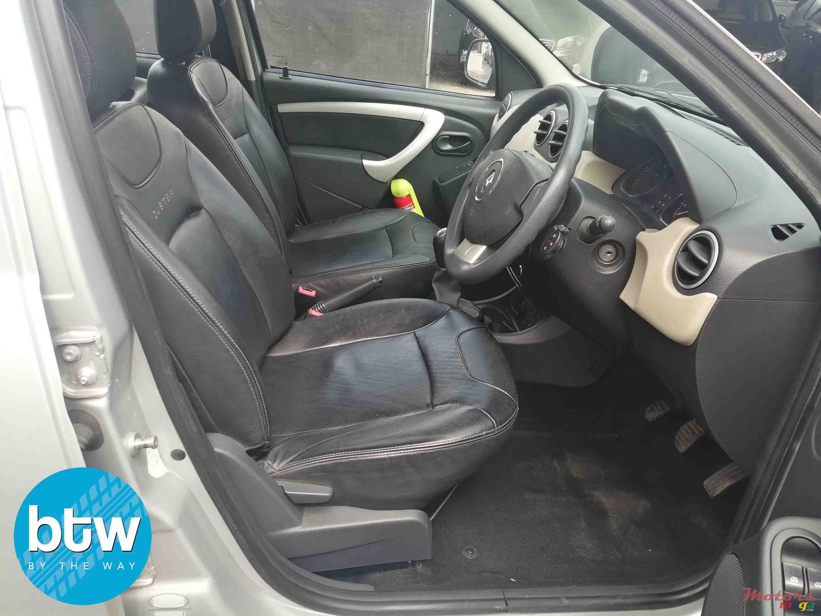 2014' Renault Duster AWD photo #5