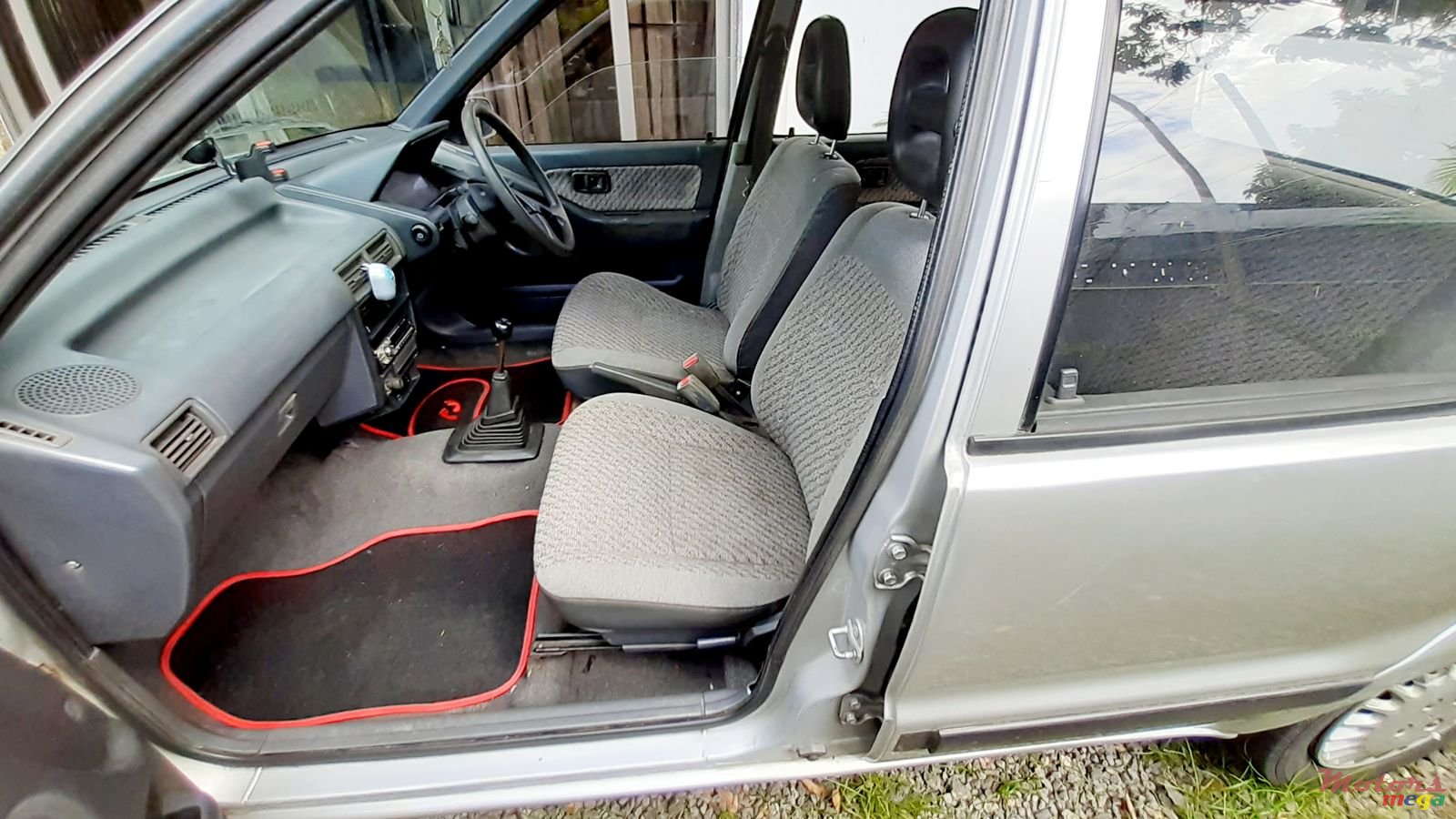 1992' Daihatsu Charade photo #3