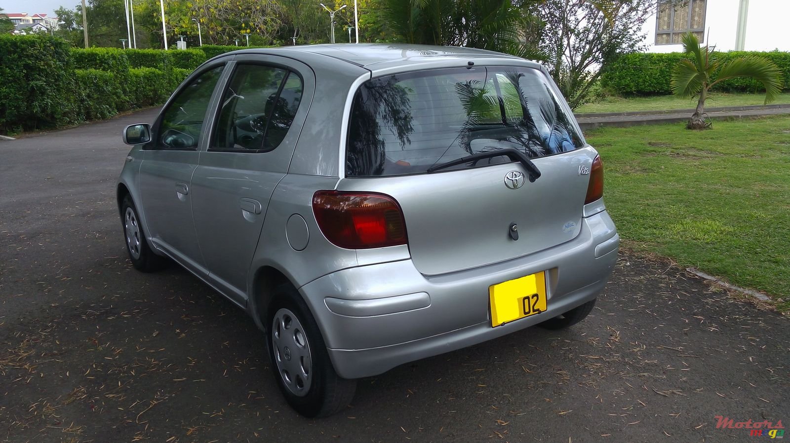 2002' Toyota Vitz photo #3