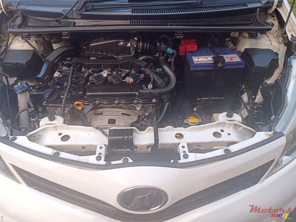 2012' Toyota Vitz 1300cc photo #7