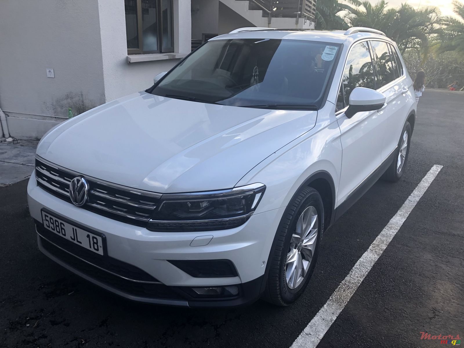 2018' Volkswagen Tiguan highline photo #2