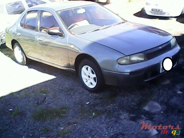 1994' Nissan Bluebird photo #1