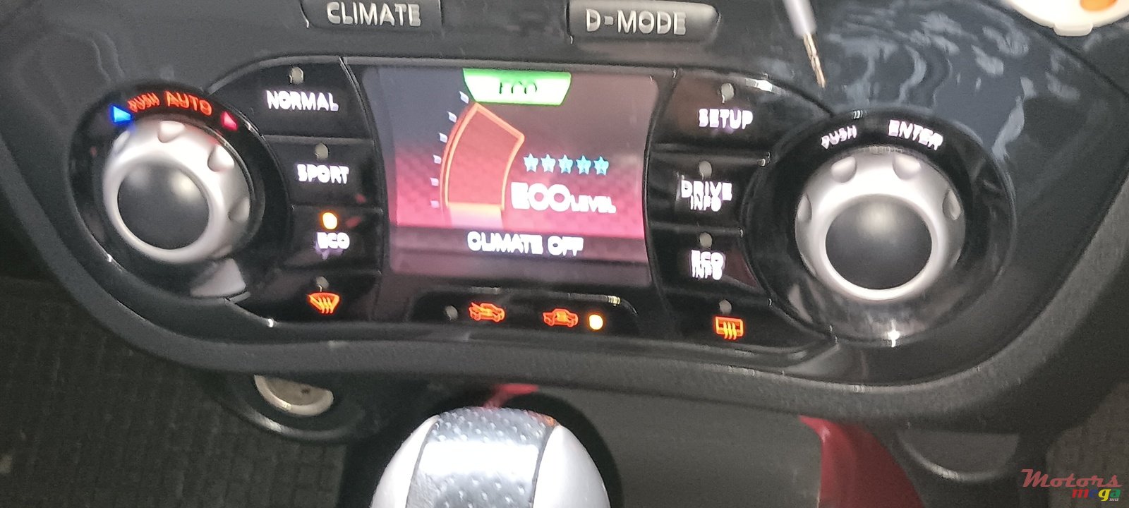 2012' Nissan Juke photo #2