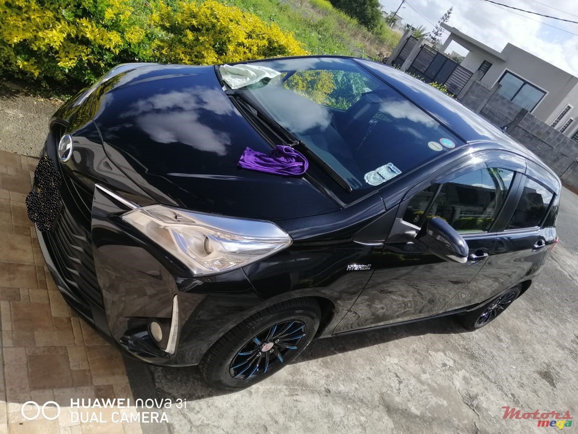 2017' Toyota Vitz photo #2