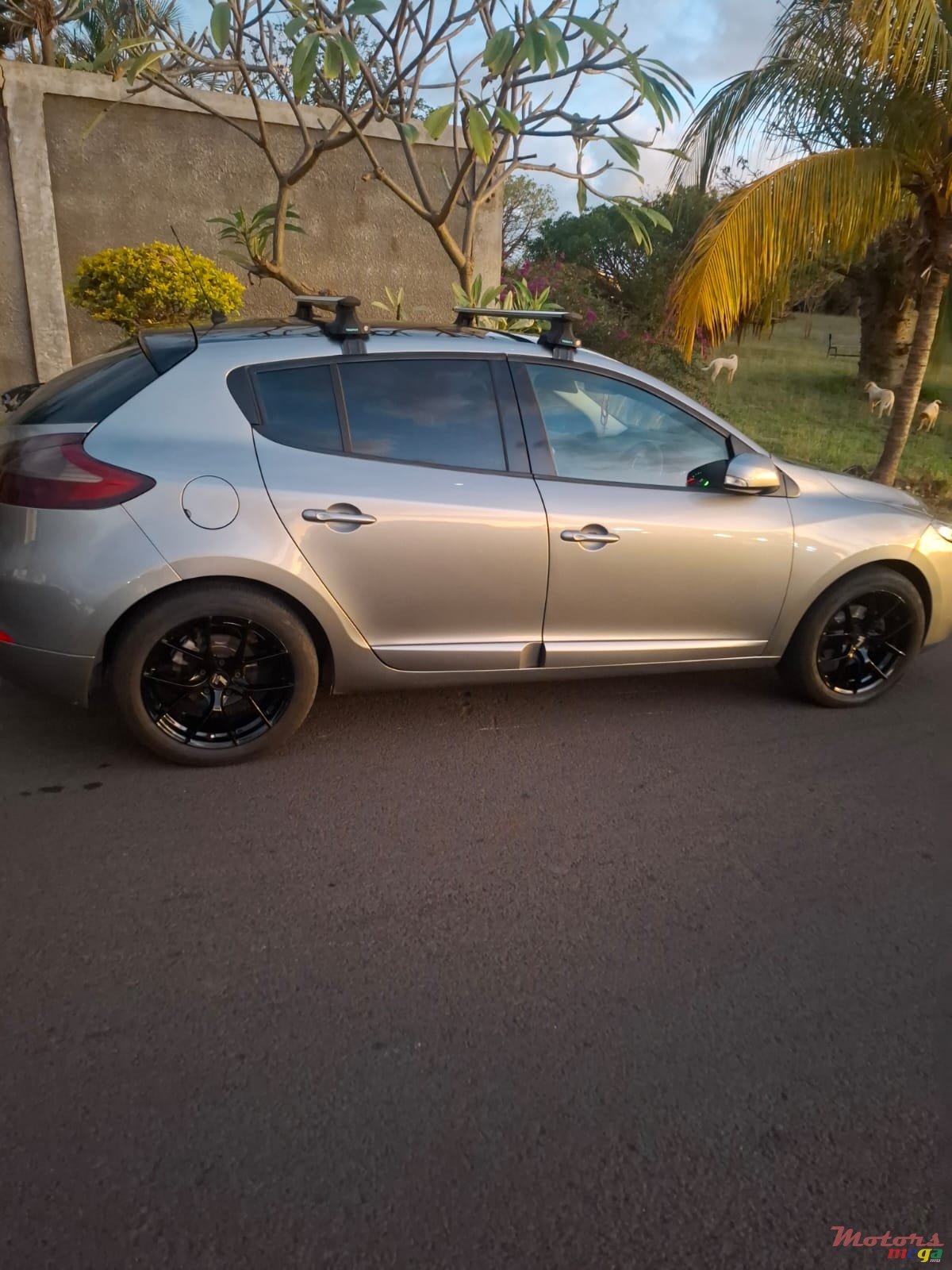2014' Renault Megane photo #2