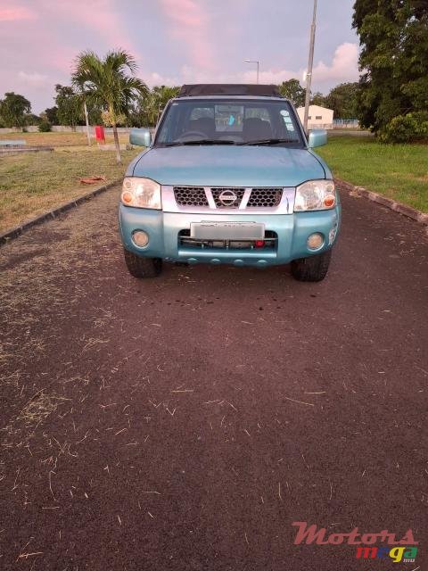 2006' Nissan NP300 photo #3