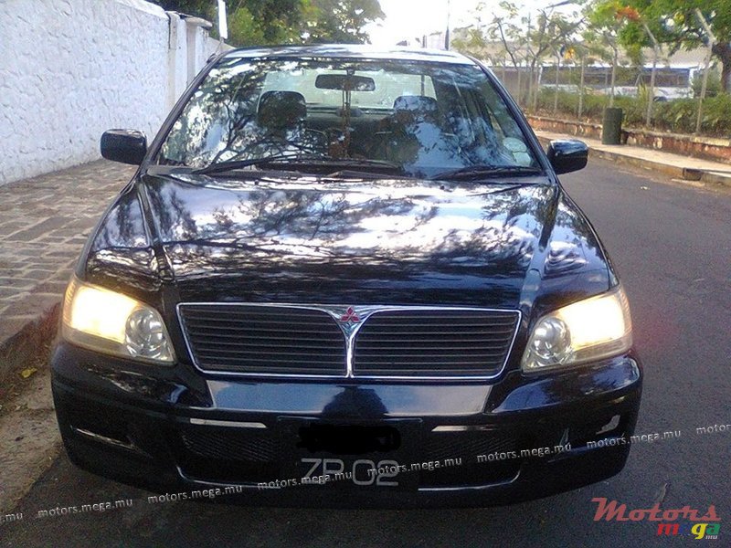 2002' Mitsubishi Lancer photo #2