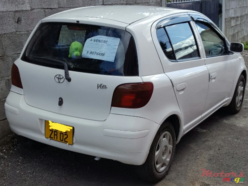 2002' Toyota Vitz photo #4