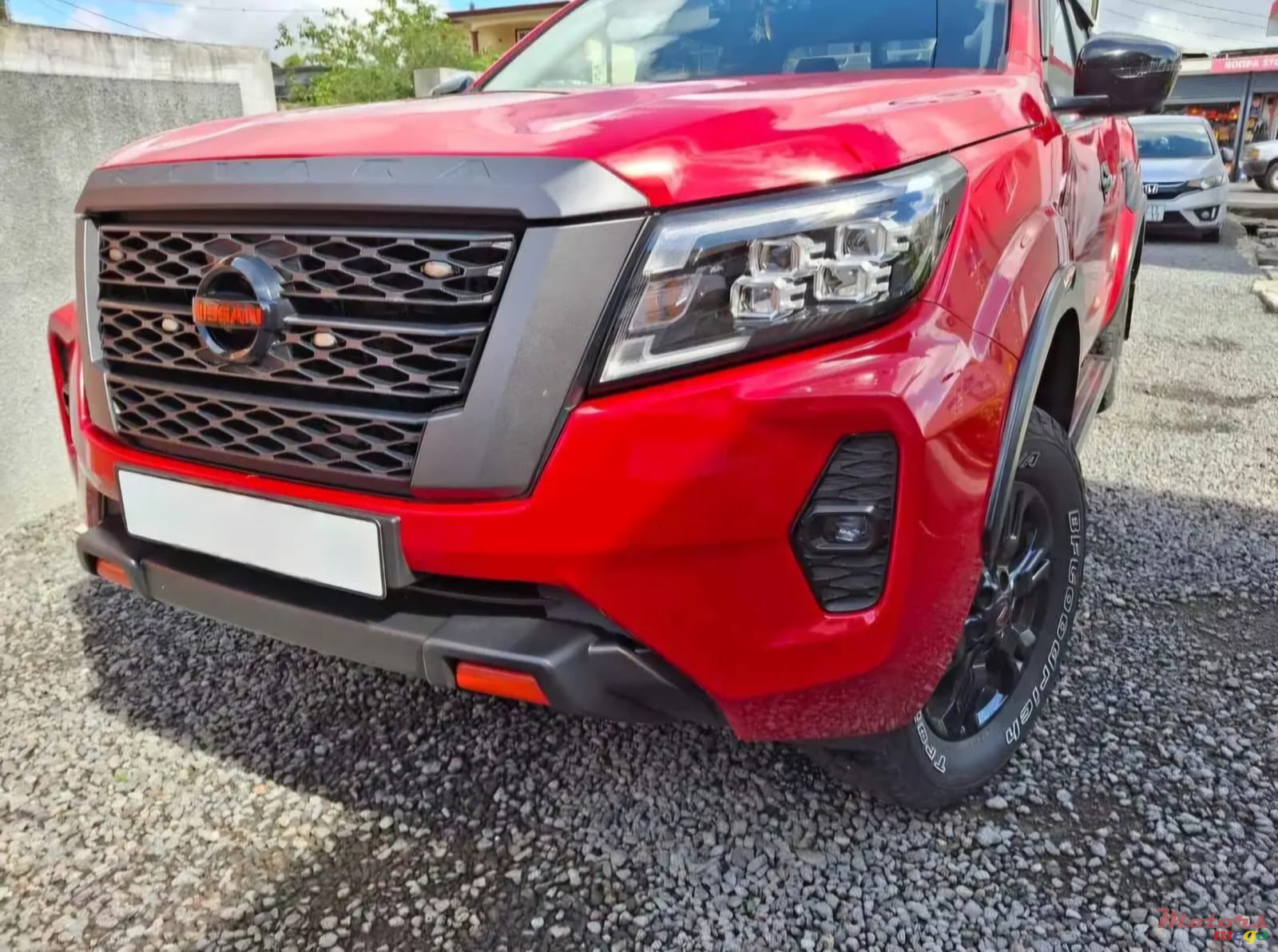 2022' Nissan Navara photo #1