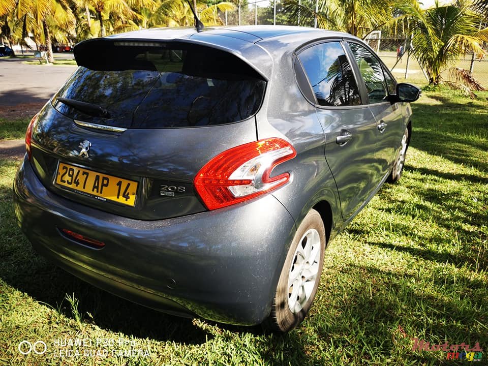 2014' Peugeot 208 1.4 HDI photo #3