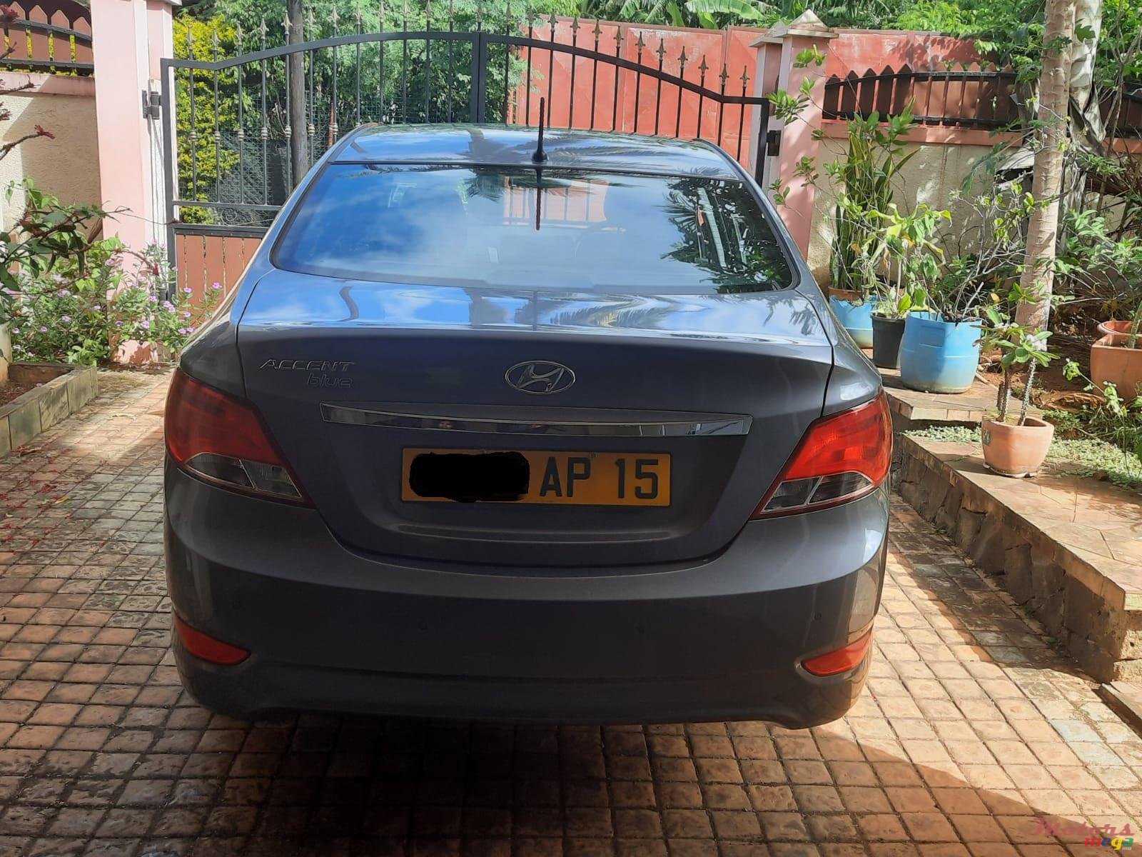 2015' Hyundai Accent photo #2