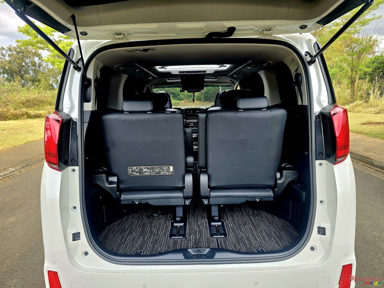 2021' Toyota Alphard photo #6