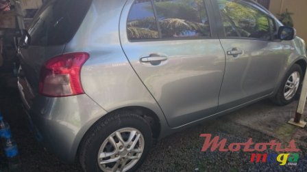 2006' Toyota Vitz photo #1