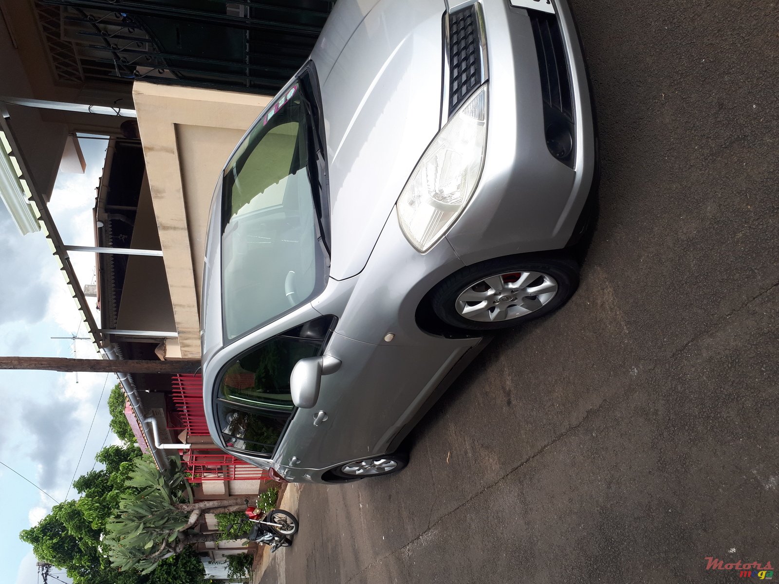 2006' Nissan Tiida photo #2