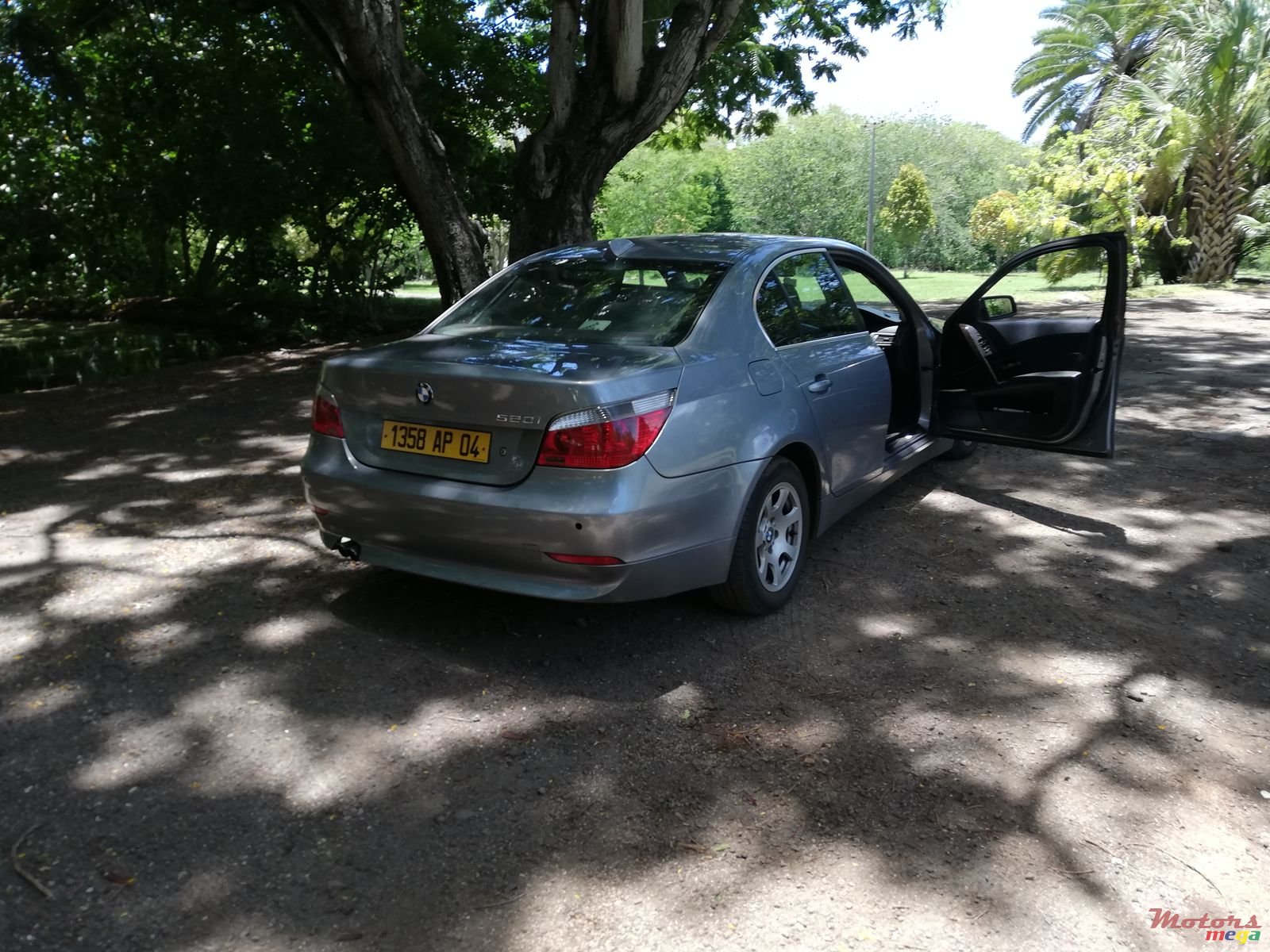 2004' BMW 520 photo #2