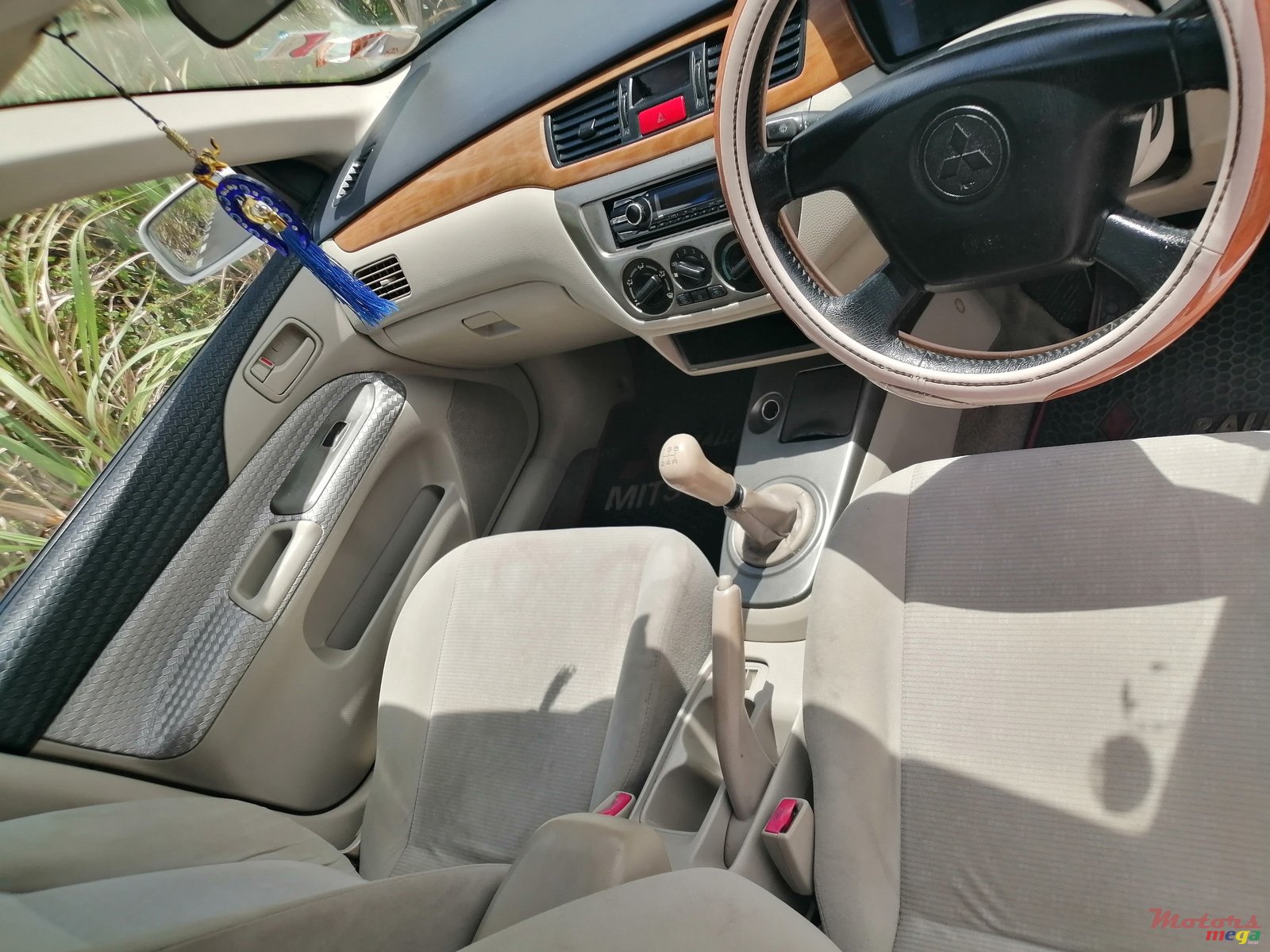 2004' Mitsubishi Lancer photo #6