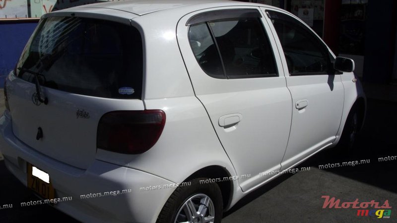 2001' Toyota Vitz photo #3