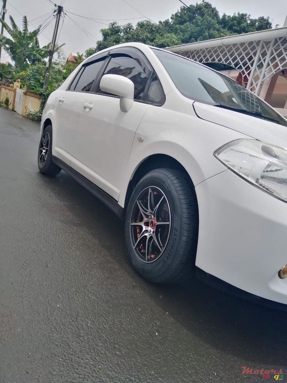 2010' Nissan Tiida photo #3