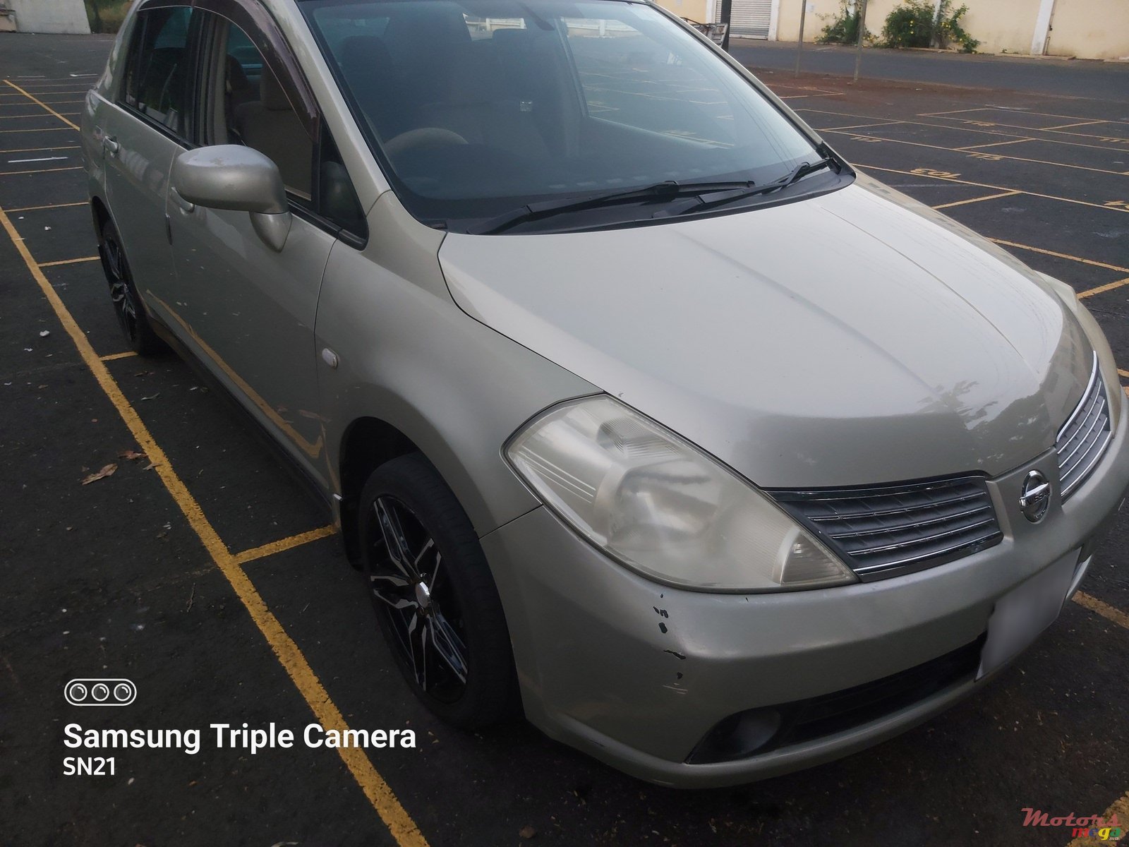 2006' Nissan Tiida photo #2