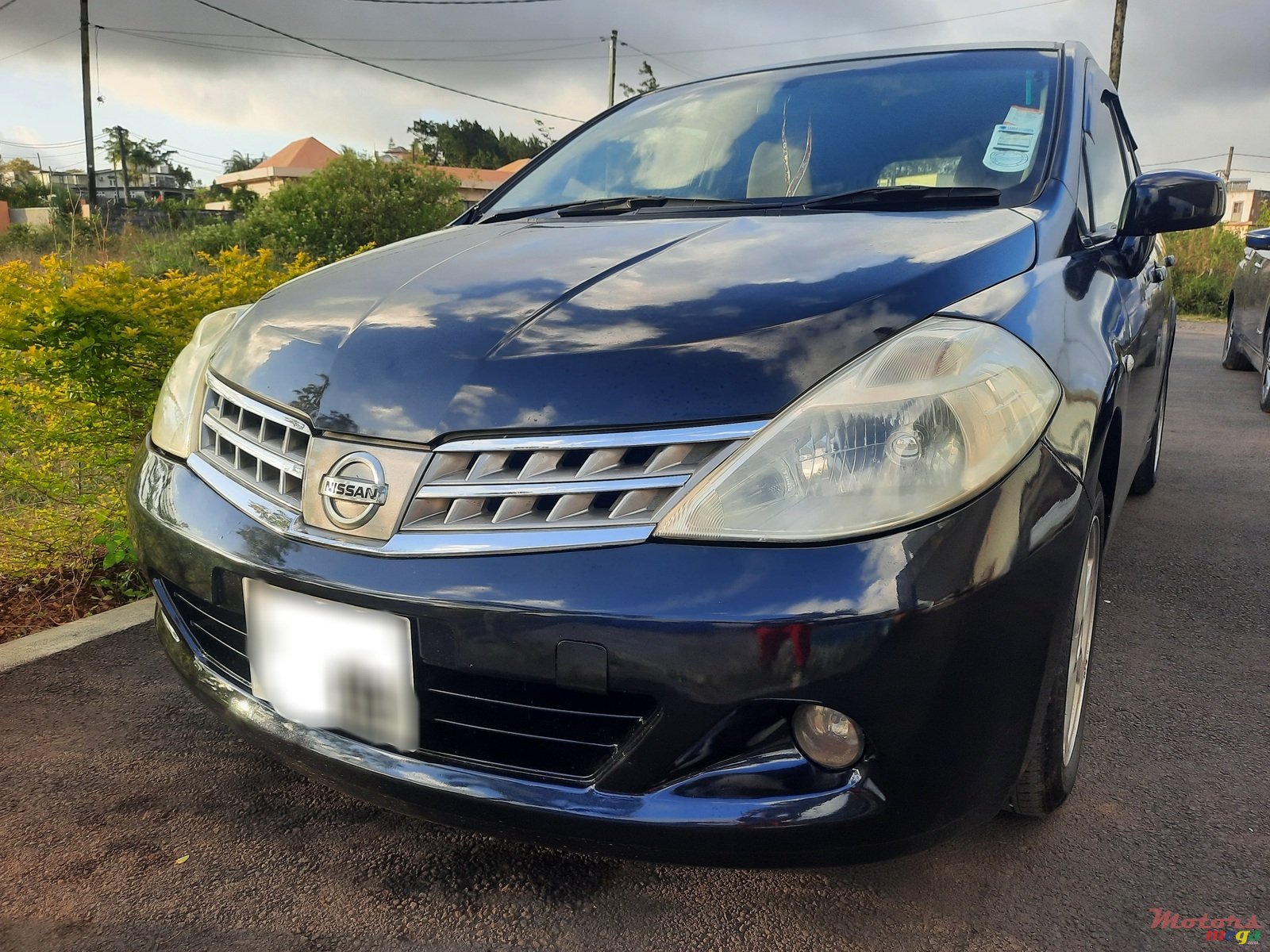 2009' Nissan photo #4