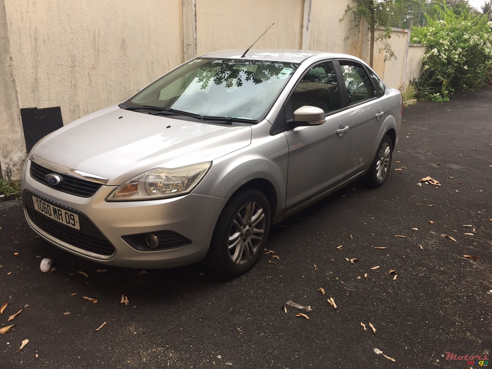 2009' Ford Focus photo #2