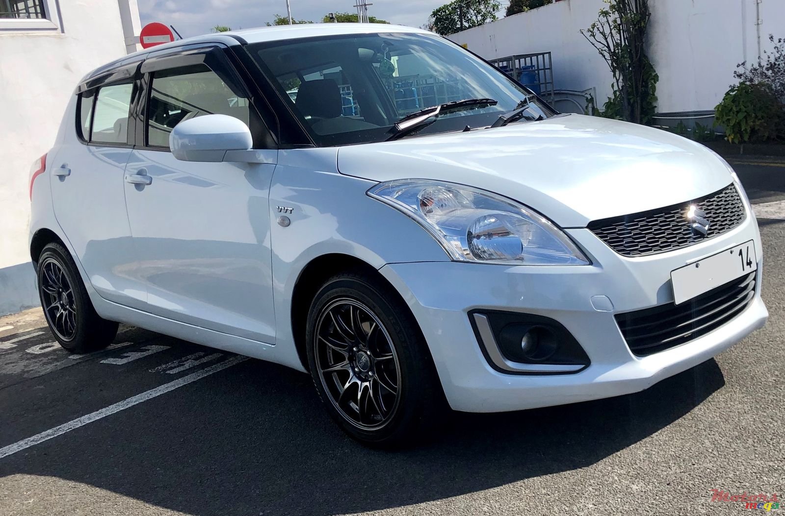 2014' Suzuki Swift photo #1