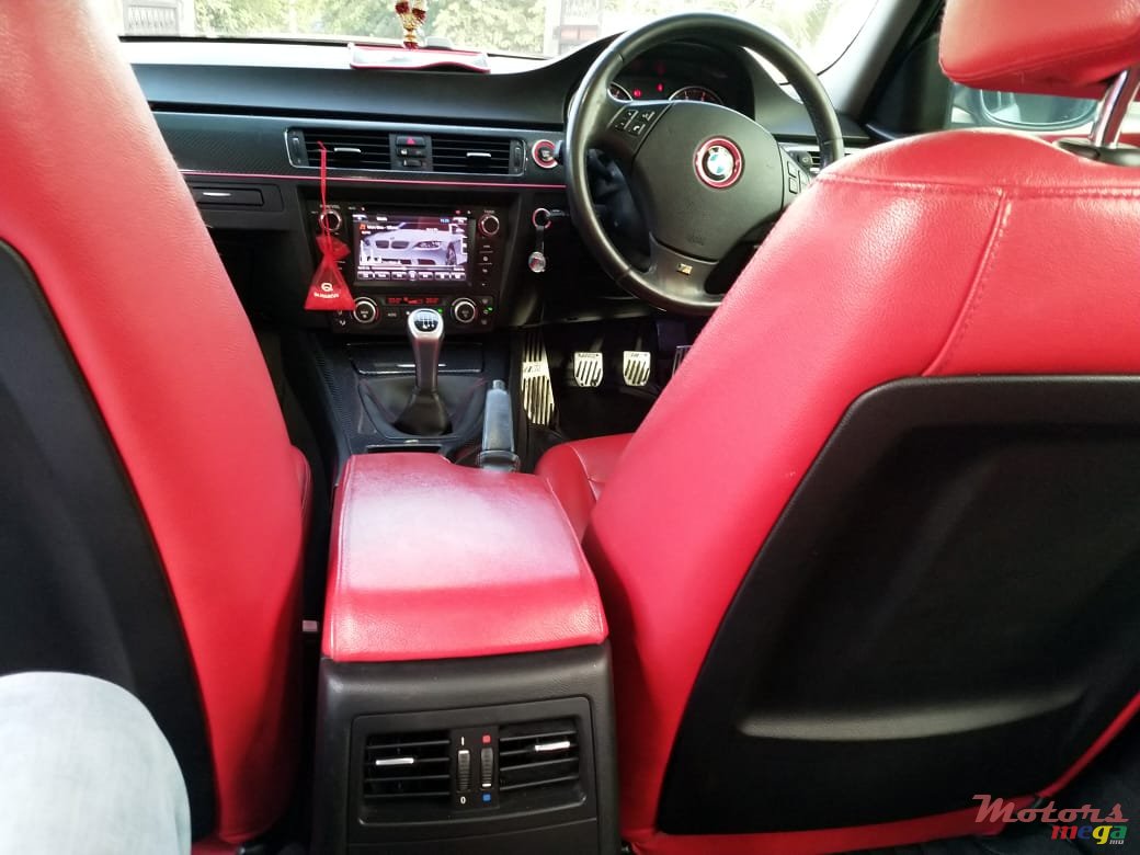 2009' BMW 318 photo #5