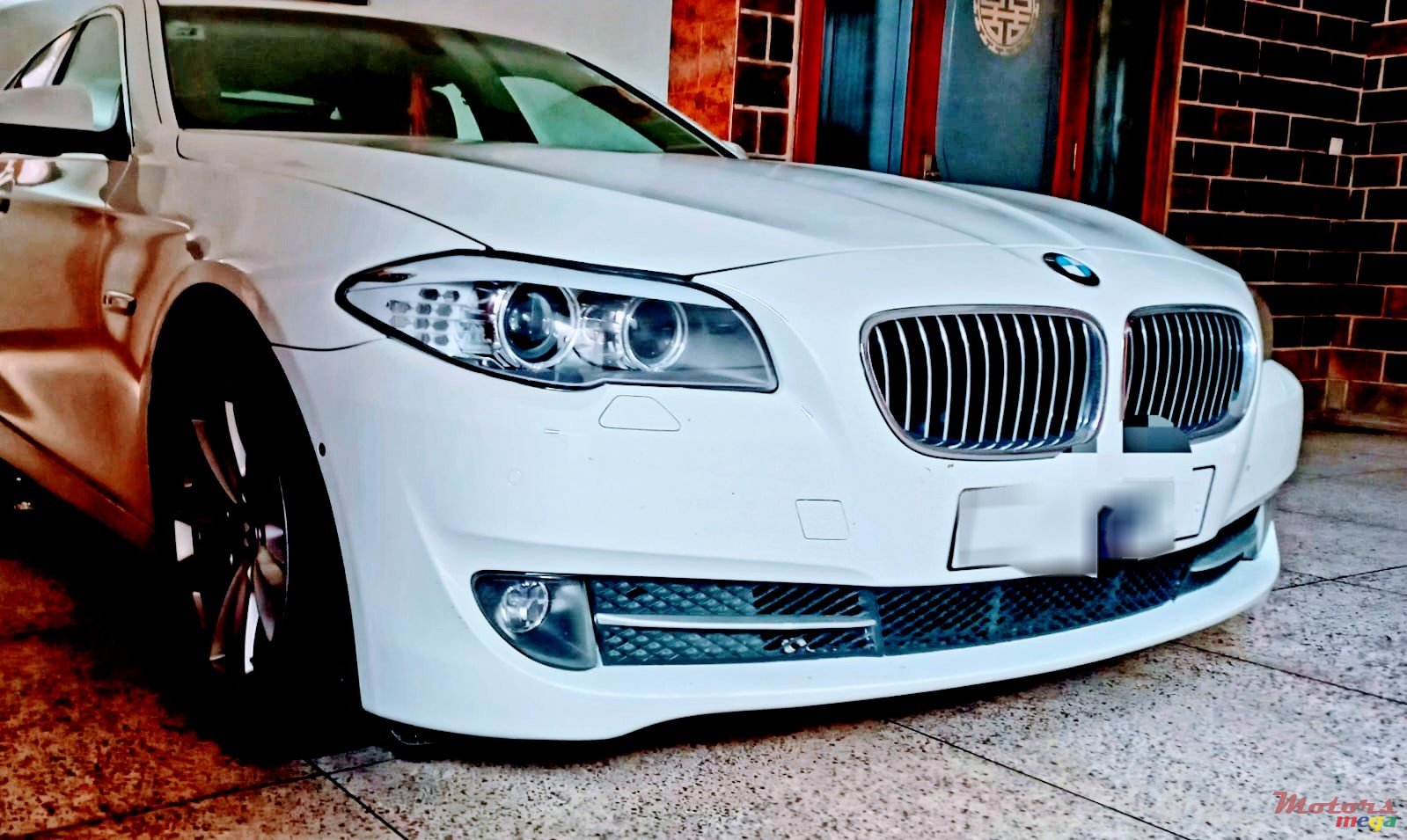 2010' BMW 528 photo #1