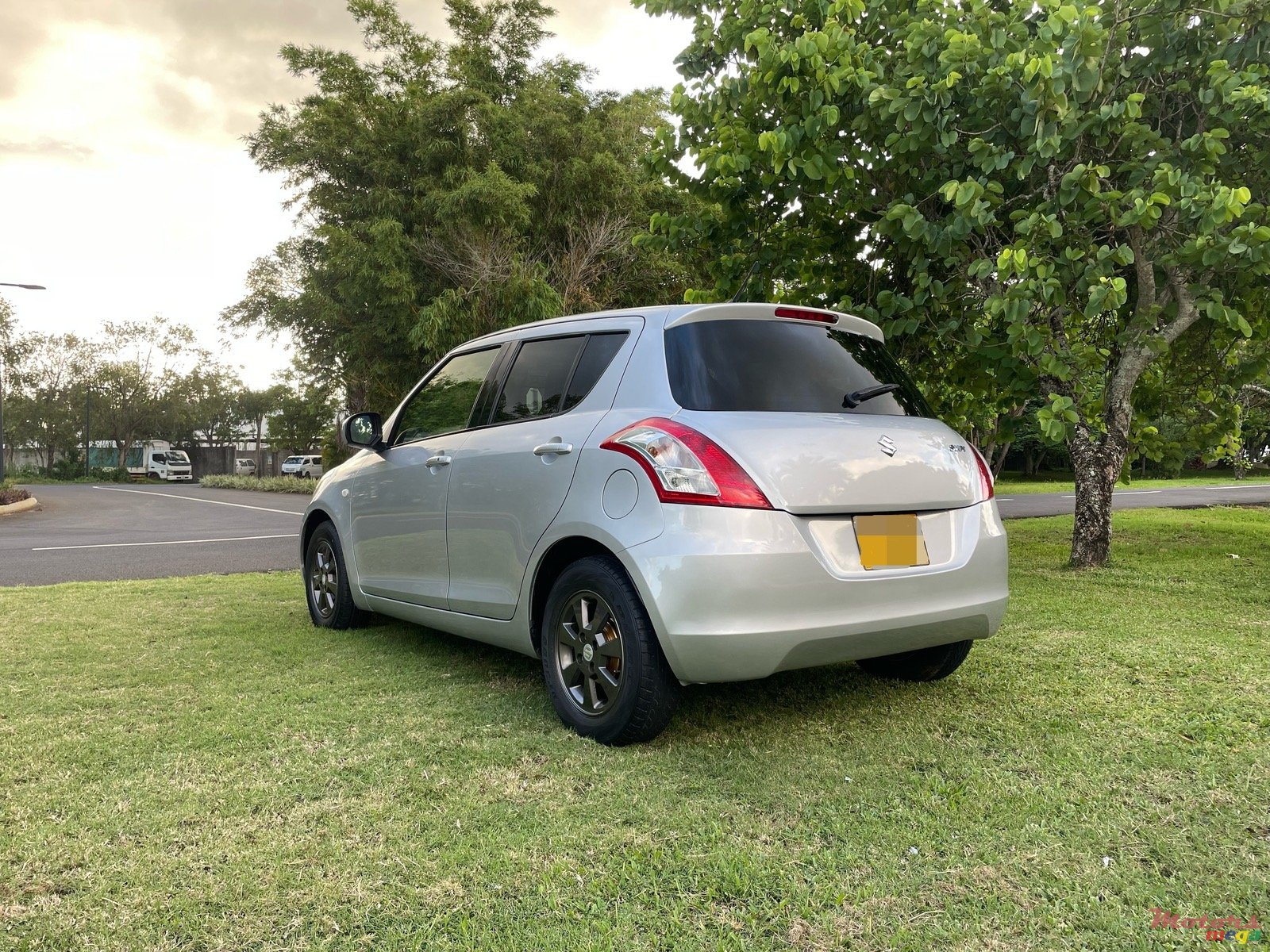 2014' Suzuki Swift photo #6