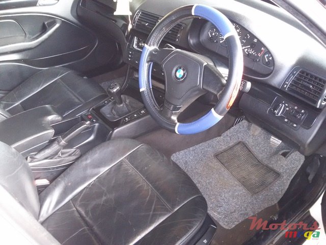 2000' BMW 318 photo #5